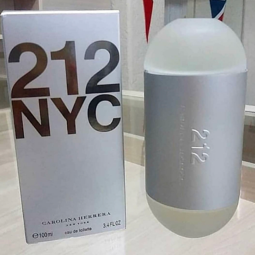 
                  
                    212 NEW YORK CAROLINA HERRERA
                  
                