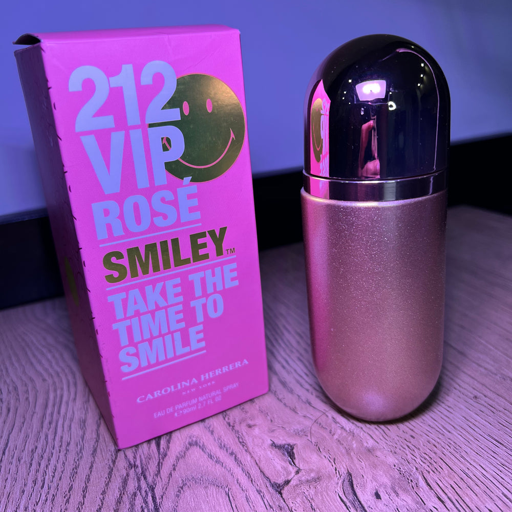 
                  
                    212 VIP ROSÉ SMILEY CAROLINA HERRERA
                  
                